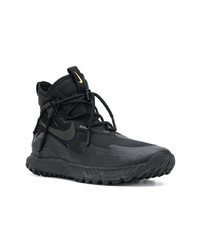 schwarze hohe Sneakers von Nike