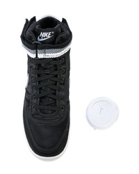 schwarze hohe Sneakers von Nike