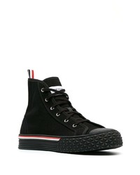 schwarze horizontal gestreifte hohe Sneakers von Thom Browne