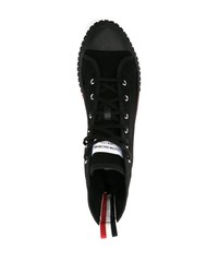 schwarze horizontal gestreifte hohe Sneakers von Thom Browne