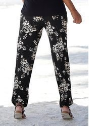 schwarze Hose mit Blumenmuster von Lascana