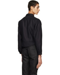 schwarze Jacke mit einer Kentkragen und Knöpfen mit Fischgrätenmuster von SASQUATCHfabrix.