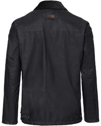 schwarze Jacke mit einer Kentkragen und Knöpfen von Barbour