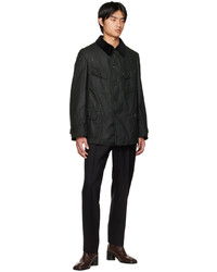 schwarze Jacke mit einer Kentkragen und Knöpfen von Maison Margiela