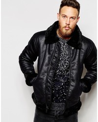 schwarze Jacke von Alpha Industries