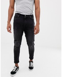 schwarze Jeans mit Destroyed-Effekten von Bershka