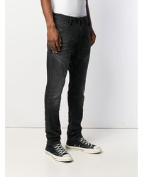 schwarze Jeans mit Destroyed-Effekten von Diesel