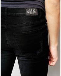 schwarze Jeans mit Destroyed-Effekten von Cheap Monday