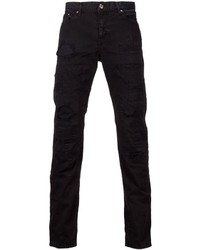 schwarze Jeans mit Destroyed-Effekten