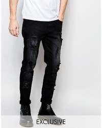 schwarze Jeans mit Destroyed-Effekten