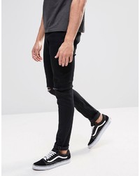 schwarze Jeans mit Destroyed-Effekten