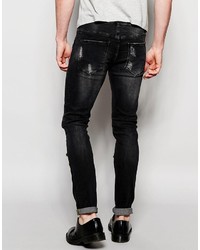 schwarze Jeans mit Destroyed-Effekten