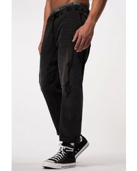 schwarze Jeans mit Destroyed-Effekten von STHUGE