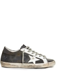 schwarze Jeans niedrige Sneakers