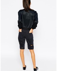 schwarze Jeansshorts mit Destroyed-Effekten von Asos