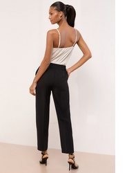 schwarze Karottenhose von Lipsy