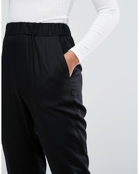 schwarze Karottenhose von Monki