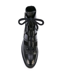 schwarze klobige flache Stiefel mit einer Schnürung aus Leder von Pierre Hardy