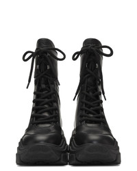 schwarze klobige flache Stiefel mit einer Schnürung aus Leder von Prada