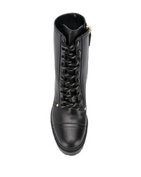 schwarze klobige flache Stiefel mit einer Schnürung aus Leder von Casadei