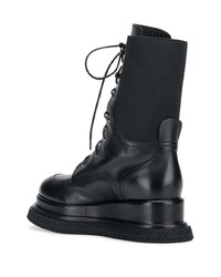 schwarze klobige flache Stiefel mit einer Schnürung aus Leder von Premiata