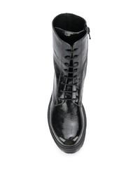 schwarze klobige flache Stiefel mit einer Schnürung aus Leder von Tosca Blu