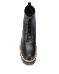 schwarze klobige flache Stiefel mit einer Schnürung aus Leder von Paloma Barceló