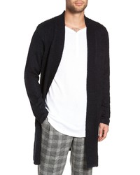 schwarze klobige Strickjacke mit einer offenen Front