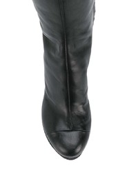 schwarze kniehohe Stiefel aus Leder von Chalayan