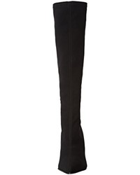 schwarze kniehohe Stiefel von Elizabeth Stuart