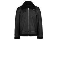 schwarze Lammfelljacke von TRUEPRODIGY