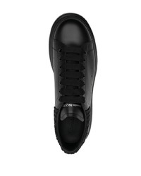 schwarze Leder niedrige Sneakers mit Blumenmuster von Alexander McQueen