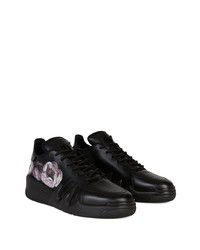 schwarze Leder niedrige Sneakers mit Blumenmuster von Giuseppe Zanotti