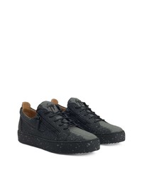 schwarze Leder niedrige Sneakers mit Schlangenmuster von Giuseppe Zanotti