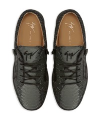 schwarze Leder niedrige Sneakers mit Schlangenmuster von Giuseppe Zanotti