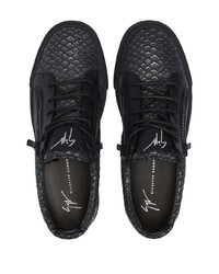 schwarze Leder niedrige Sneakers mit Schlangenmuster von Giuseppe Zanotti