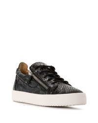 schwarze Leder niedrige Sneakers mit Schlangenmuster von Giuseppe Zanotti