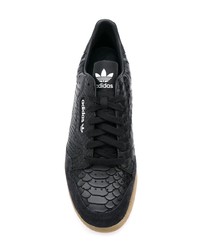 schwarze Leder niedrige Sneakers mit Schlangenmuster von adidas