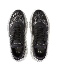 schwarze Leder niedrige Sneakers mit Schlangenmuster von Giuseppe Zanotti