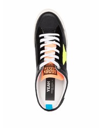 schwarze Leder niedrige Sneakers mit Sternenmuster von Golden Goose