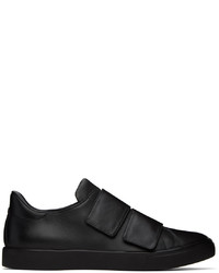 schwarze Leder niedrige Sneakers von At.Kollektive