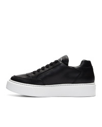 schwarze Leder niedrige Sneakers von Prada