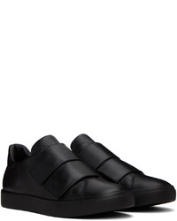 schwarze Leder niedrige Sneakers von At.Kollektive