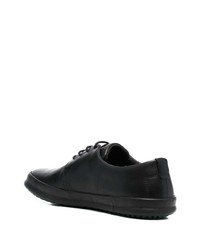 schwarze Leder niedrige Sneakers von Camper