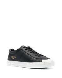 schwarze Leder niedrige Sneakers von Valentino Garavani