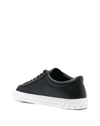 schwarze Leder niedrige Sneakers von Valentino Garavani