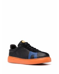 schwarze Leder niedrige Sneakers von Camper