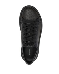 schwarze Leder niedrige Sneakers von Vic Matie