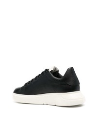 schwarze Leder niedrige Sneakers von Emporio Armani