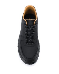 schwarze Leder niedrige Sneakers von Emporio Armani